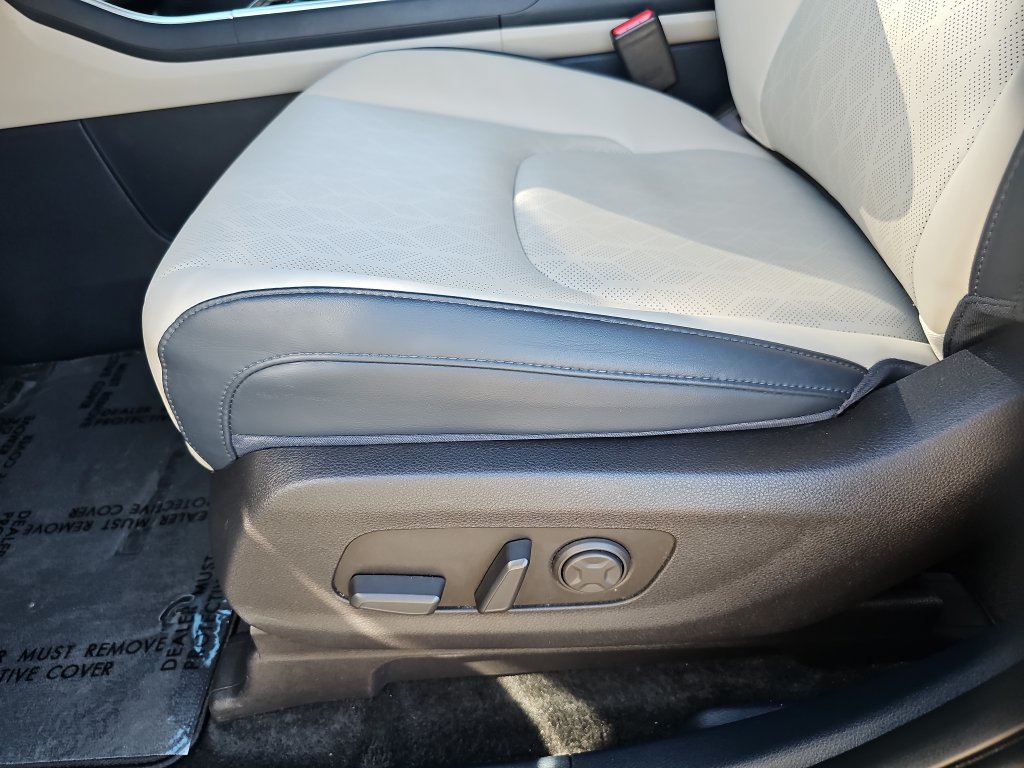 Used 2026 Kia Carnival EX FWD image 18