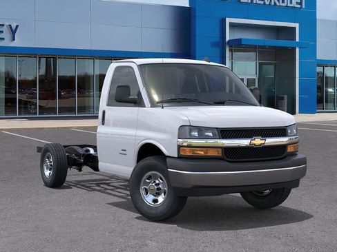 New 2025 Chevrolet Express 3500 w/ Power Convenience Package image 41
