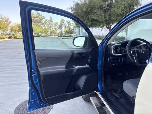 Used 2017 Toyota Tacoma SR5 w/ Tow Package RWD image 17