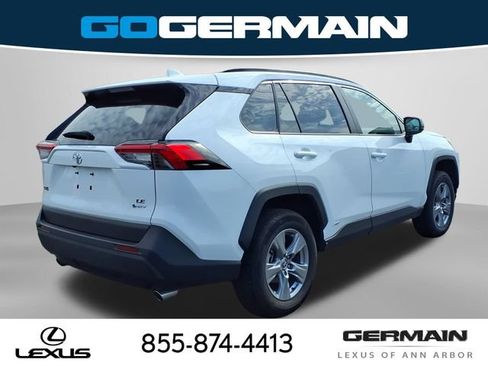 Used 2025 Toyota RAV4 LE AWD/4WD image 7