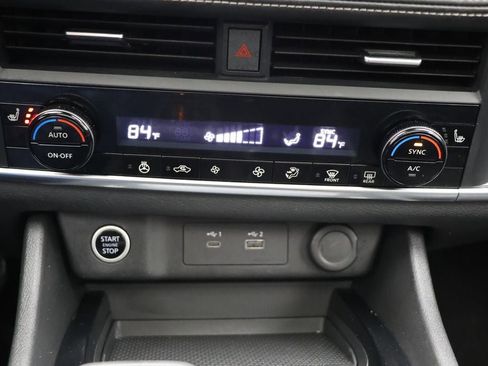 Used 2023 Nissan Rogue SV w/ SV Premium B Package image 22