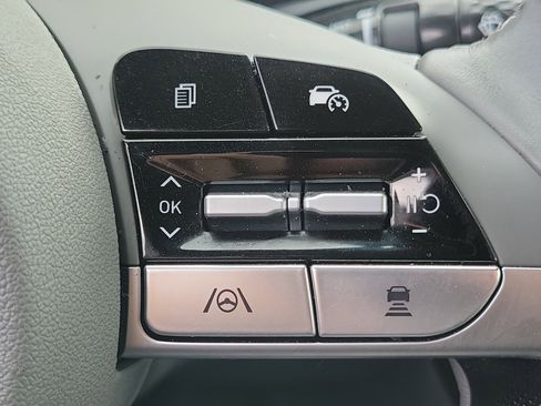 Certified 2024 Hyundai Elantra SEL w/ Convenience Package image 9