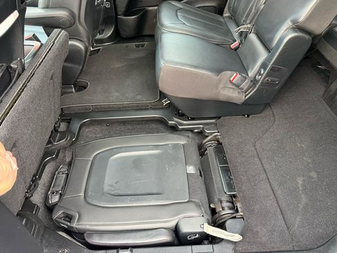 Used 2019 Chrysler Pacifica Touring-L FWD image 29
