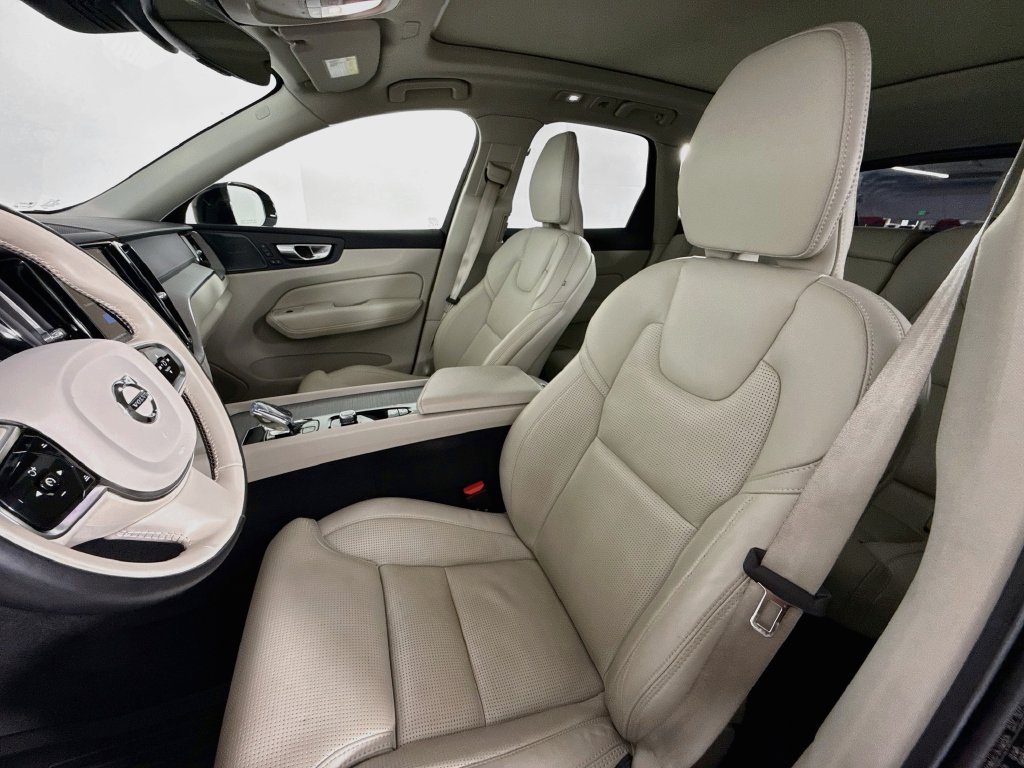 Used 2024 Volvo XC60 T8 Ultimate w/ Climate Package AWD/4WD image 5