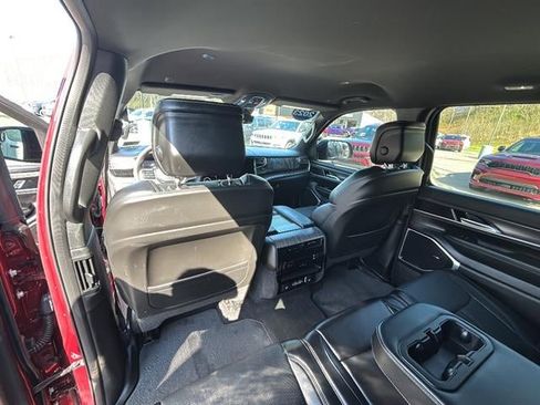 Used 2023 Jeep Wagoneer Series II AWD/4WD image 27