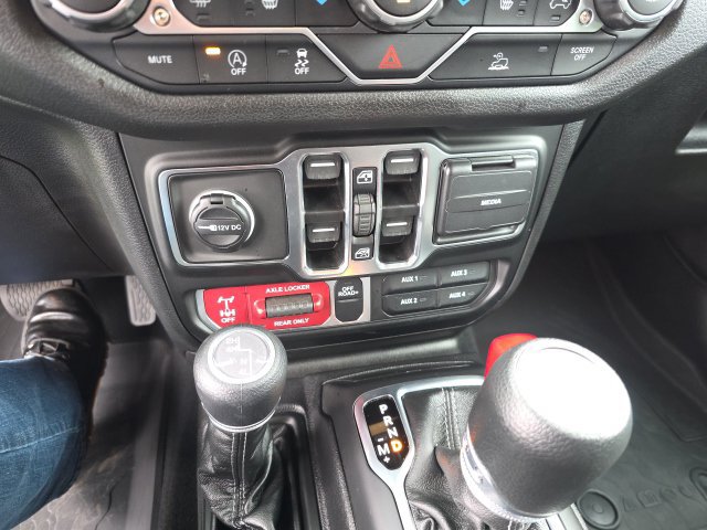 Used 2025 Jeep Wrangler Unlimited Sport AWD/4WD image 21