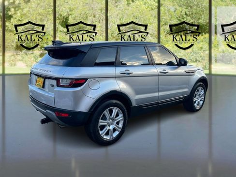 Used 2017 Land Rover Range Rover Evoque SE Premium image 5