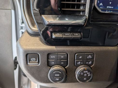 Used 2024 Chevrolet Silverado 2500 High Country w/ Technology Package AWD/4WD image 19