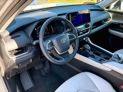 Certified 2025 Toyota Grand Highlander XLE image 17