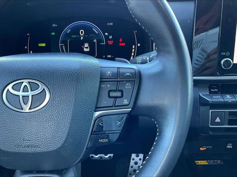 Used 2025 Toyota Camry SE w/ Convenience Package FWD image 24