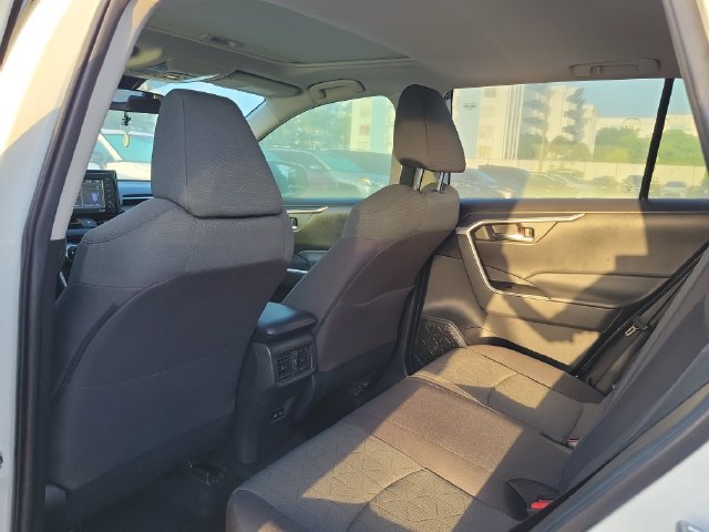 Used 2022 Toyota RAV4 XLE w/ Convenience Package FWD image 7