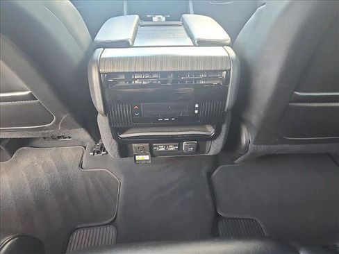 Used 2023 Jeep Wagoneer L Series II AWD/4WD image 17