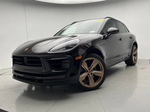 Certified 2024 Porsche Macan S AWD/4WD image 1