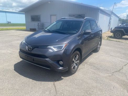 Used 2018 Toyota RAV4 XLE image 2