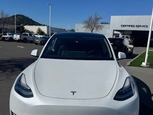 Used 2021 Tesla Model Y Long Range image 2