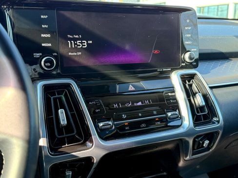 Certified 2022 Kia Sorento SX image 16