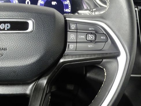 Used 2023 Jeep Grand Cherokee L Laredo image 27