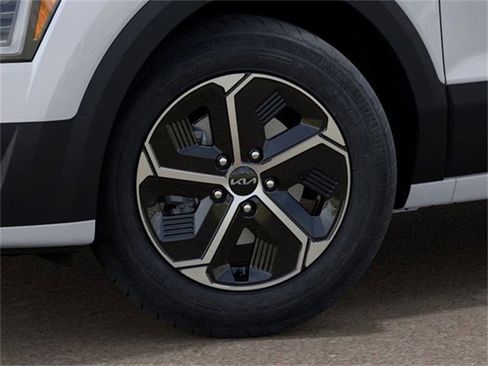 New 2025 Kia Niro LX image 9