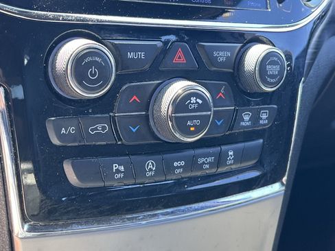Used 2019 Jeep Grand Cherokee Laredo w/ Laredo X Package RWD image 19