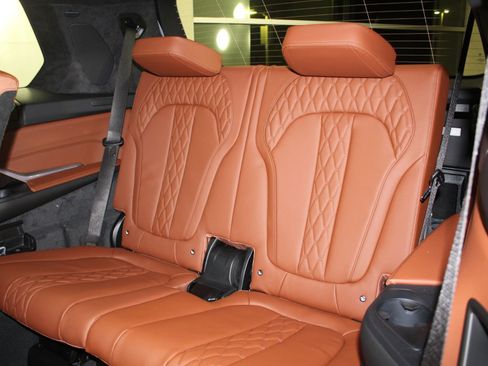 New 2026 BMW X7 M60i image 21