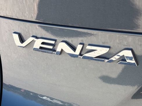 Used 2023 Toyota Venza XLE image 10