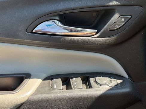 Used 2021 Chevrolet Equinox LS w/ LS Convenience Package image 13