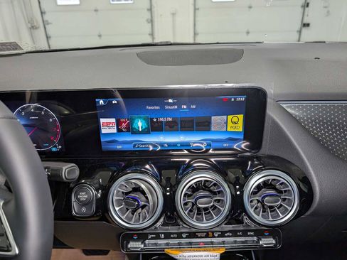 Certified 2025 Mercedes-Benz GLA 250 4MATIC image 18