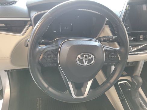 Used 2023 Toyota Corolla Cross XLE w/ Convenience Package AWD/4WD image 7
