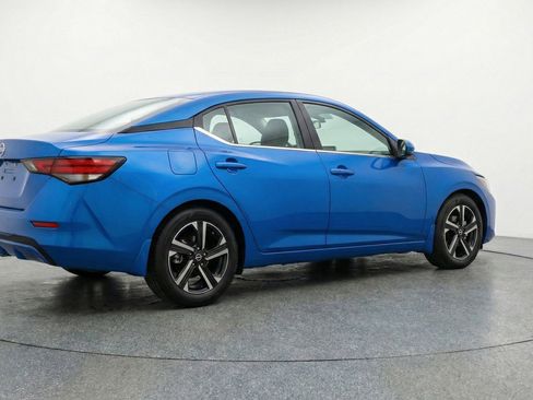 Used 2025 Nissan Sentra SV FWD image 9