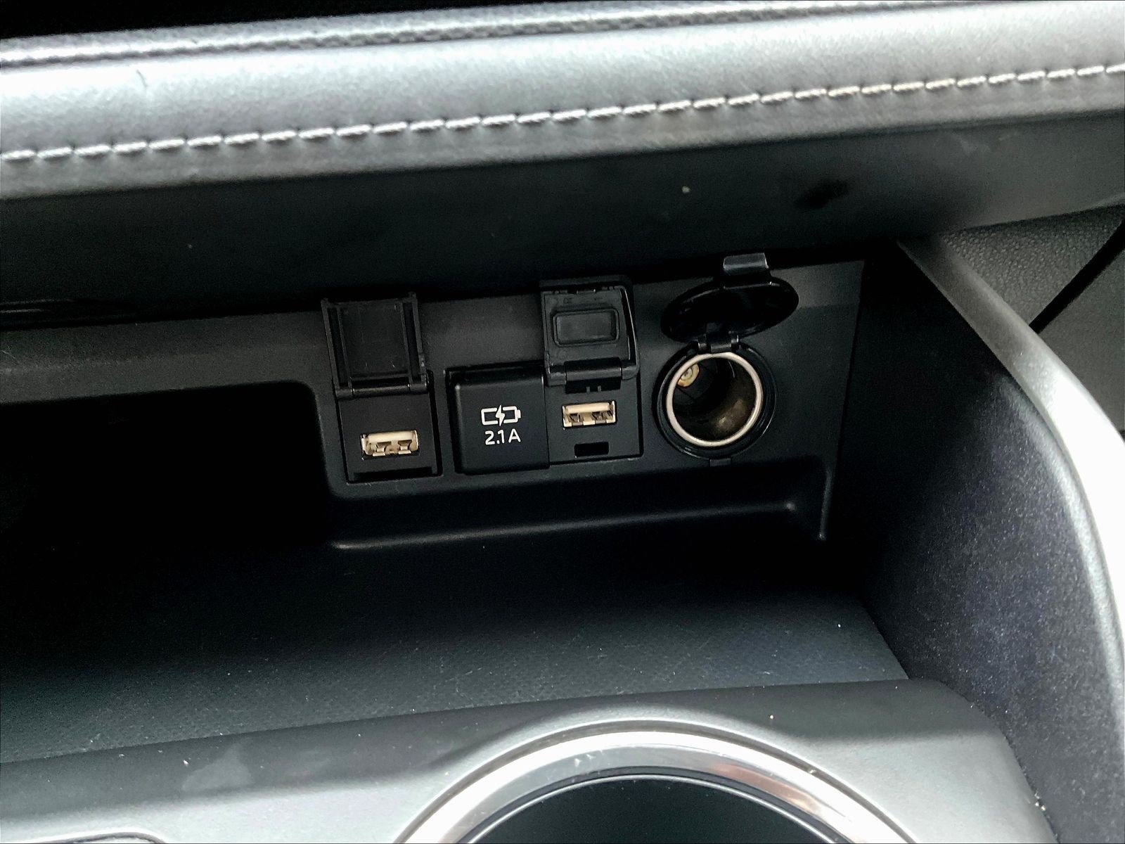 Used 2020 Toyota Highlander XLE AWD/4WD image 16