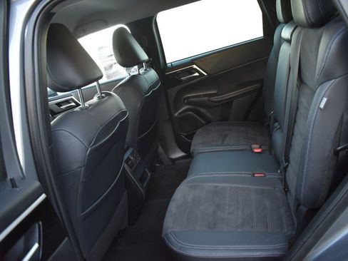 Used 2023 Mitsubishi Outlander SE image 21