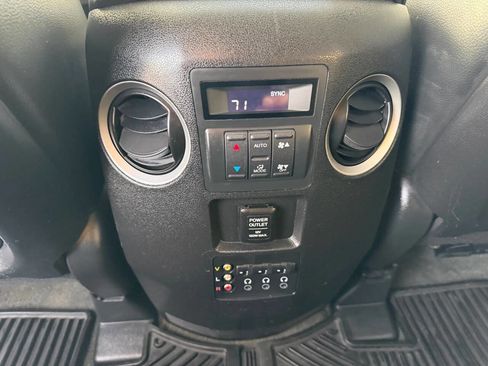 Used 2015 Honda Pilot Touring image 25