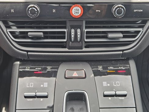 Certified 2026 Porsche Macan Turbo AWD/4WD image 19