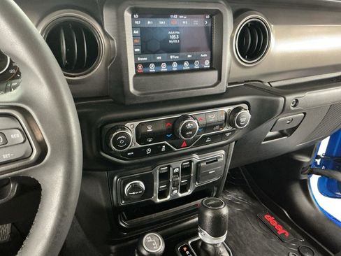 Used 2023 Jeep Gladiator Sport AWD/4WD image 7