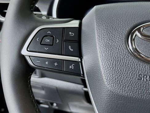 Used 2025 Toyota Highlander Limited AWD/4WD image 15