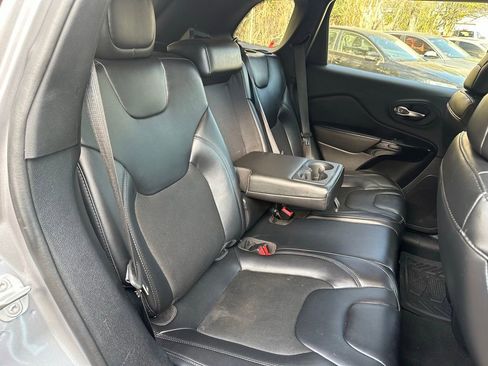 Used 2020 Jeep Cherokee Latitude Plus image 23