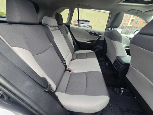 Used 2020 Toyota RAV4 XLE w/ Convenience Package AWD/4WD image 12