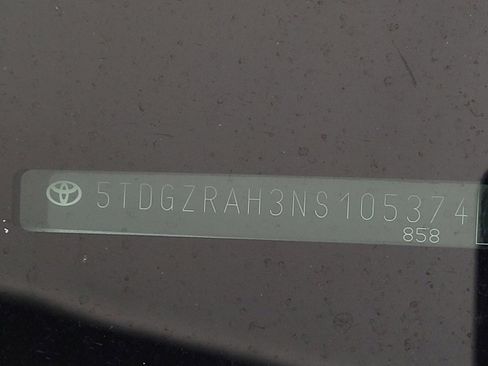 Used 2022 Toyota Highlander XLE image 33