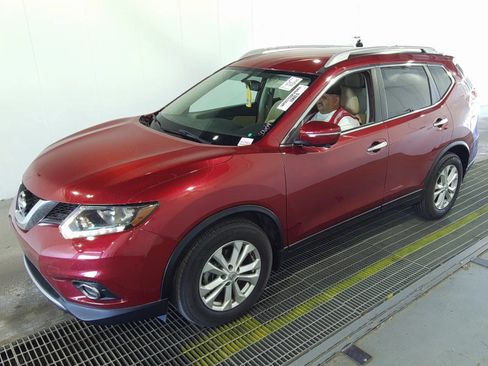 Used 2015 Nissan Rogue SV w/ SV Premium Package FWD image 1