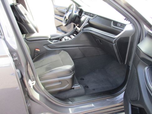 Certified 2023 Jeep Grand Cherokee L Laredo image 17