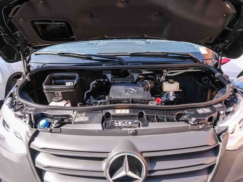 Used 2024 Mercedes-Benz Sprinter 2500 image 34