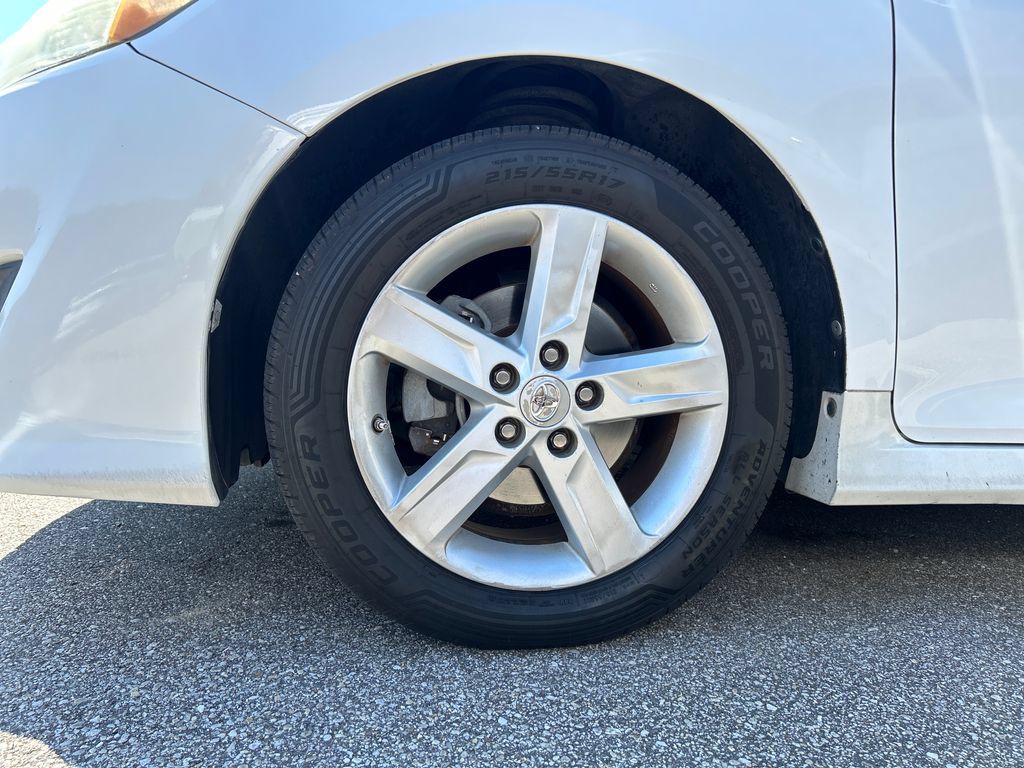 Used 2012 Toyota Camry SE FWD image 6