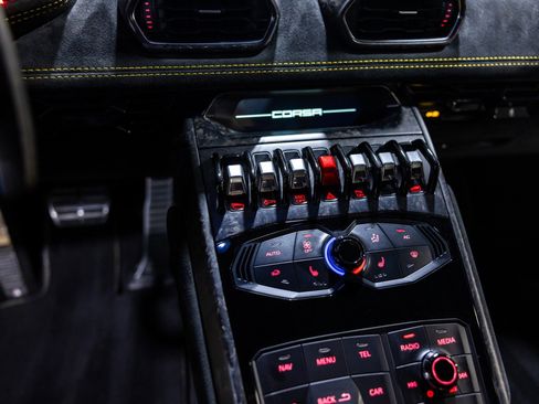 Used 2018 Lamborghini Huracan Performante image 41