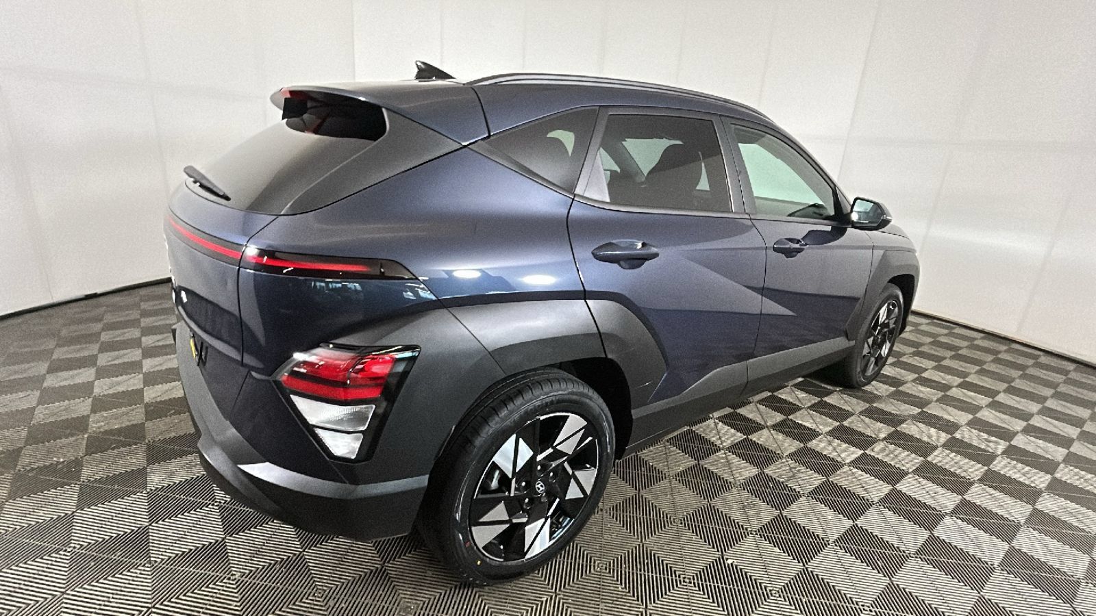 Used 2025 Hyundai Kona SEL FWD image 3