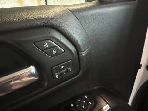 Used 2019 GMC Sierra 1500 Denali w/ Denali Ultimate Package AWD/4WD image 9
