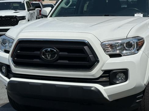 Used 2022 Toyota Tacoma SR5 w/ Technology Package RWD image 9