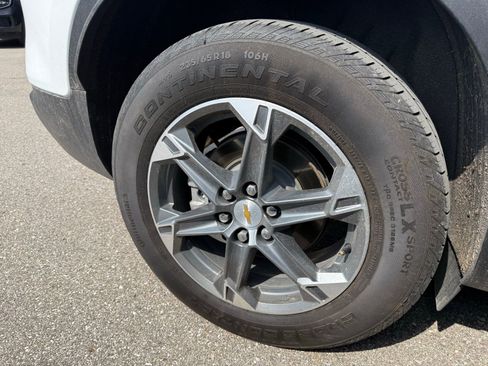 Used 2025 Chevrolet Blazer LT image 9