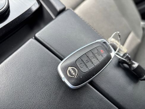 Used 2025 Nissan Rogue SV AWD/4WD image 22
