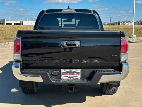 Used 2021 Toyota Tacoma TRD Off-Road image 4