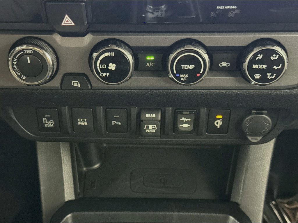 Used 2018 Toyota Tacoma TRD Sport w/ Technology Package AWD/4WD image 17